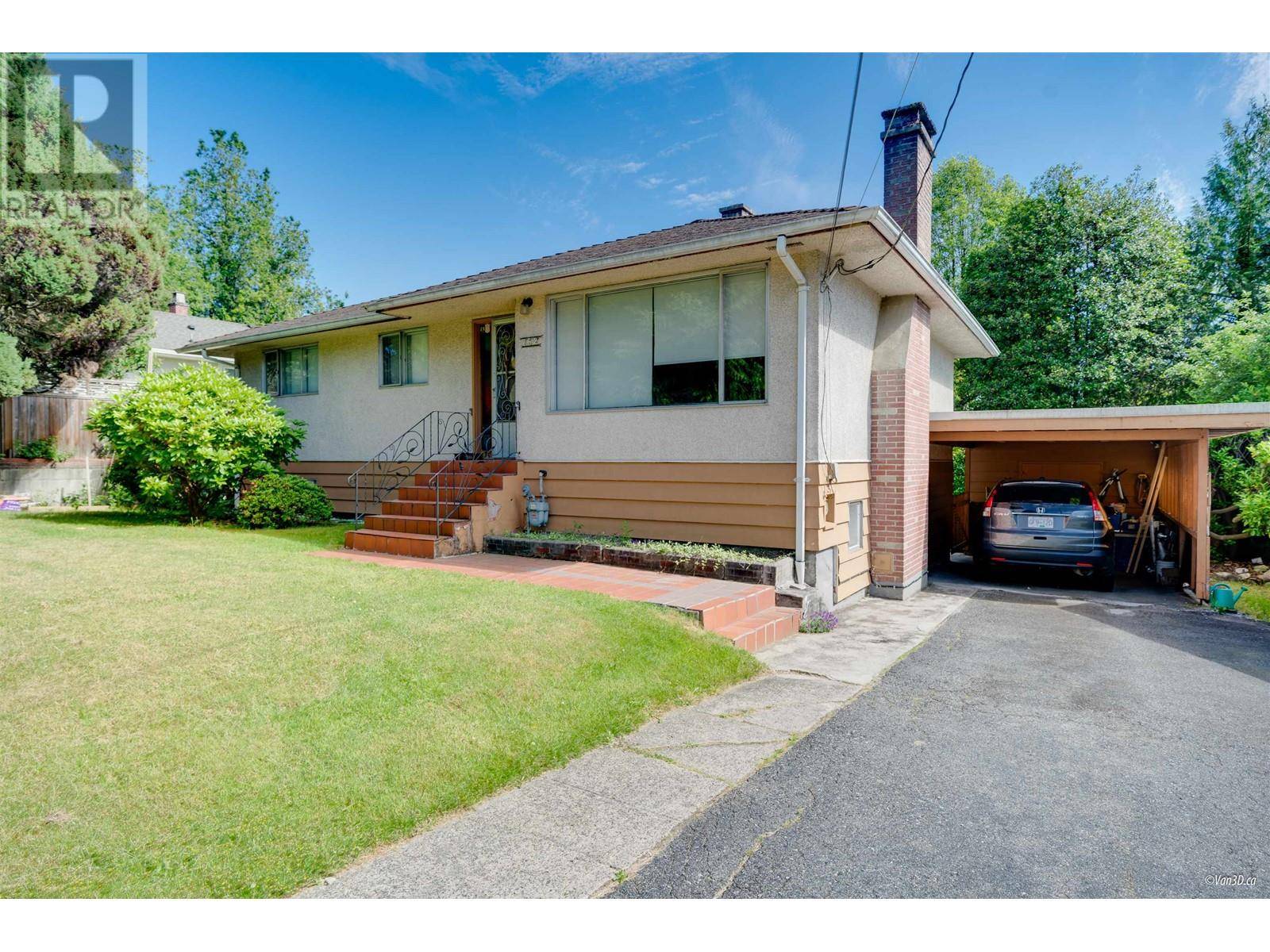 Coquitlam, BC V3K2J5,762 EDGAR AVENUE