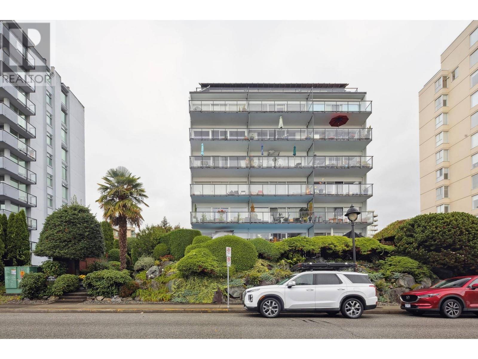 West Vancouver, BC V7V1B2,1845 BELLEVUE AVE #102