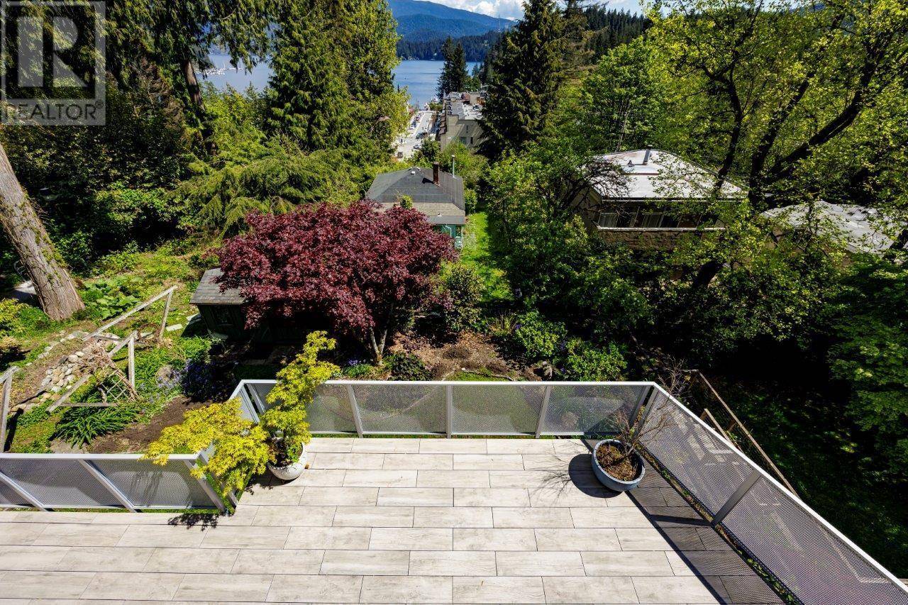 North Vancouver, BC V7G1T1,2190 BADGER ROAD