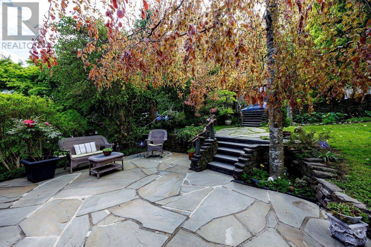 North Vancouver, BC V7G1T1,2190 BADGER ROAD