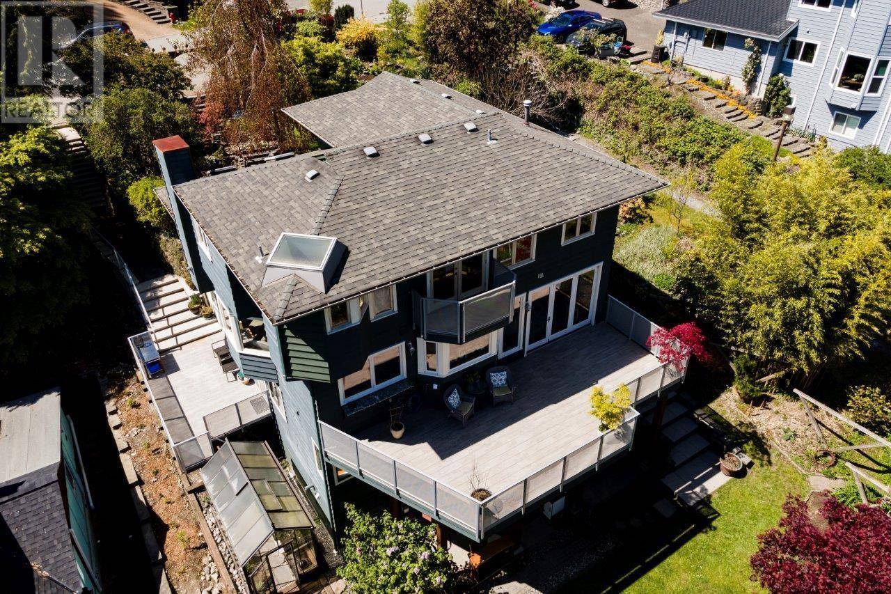 North Vancouver, BC V7G1T1,2190 BADGER ROAD