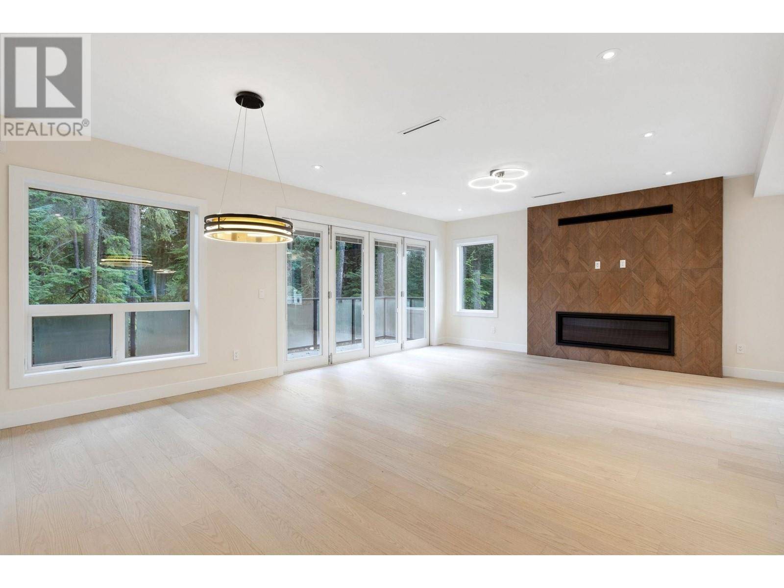 North Vancouver, BC V7G2S7,3529 ANNE MACDONALD WAY