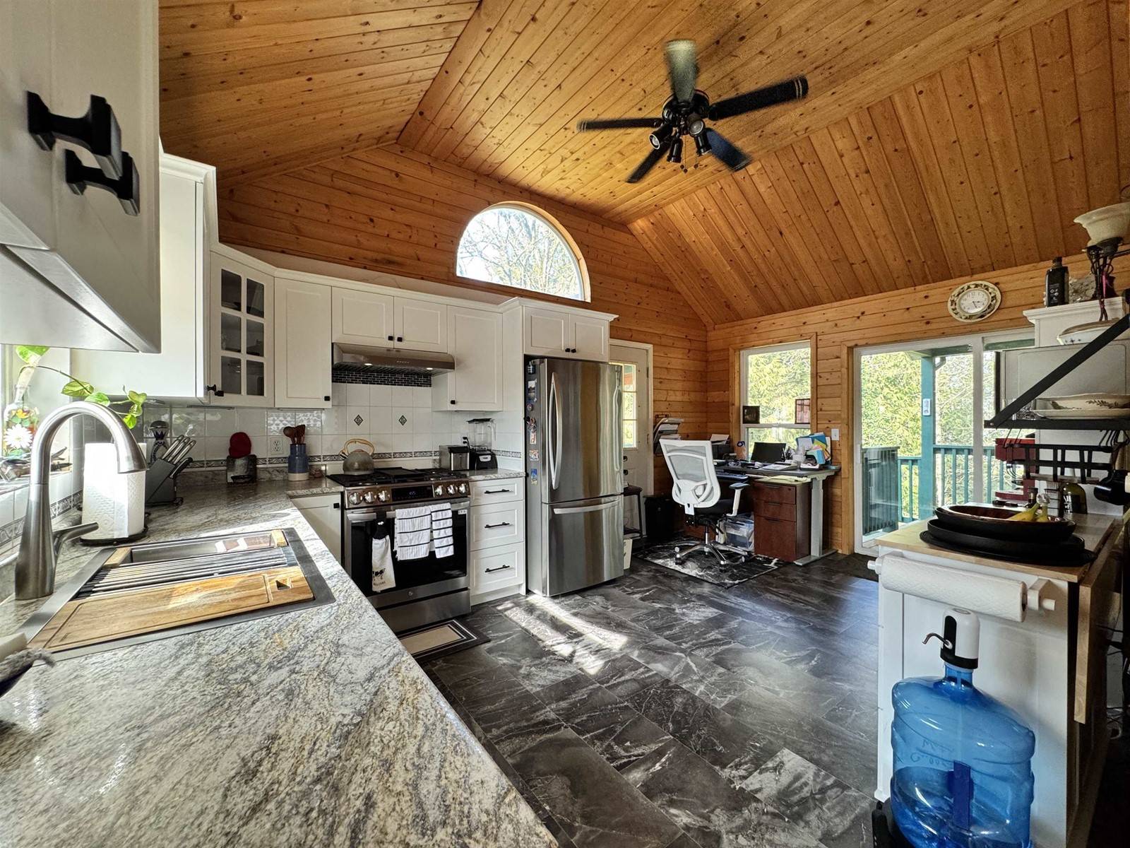 Langley, BC V4W1H6,25330 72 AVENUE