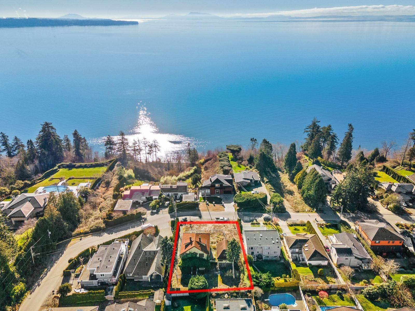 Surrey, BC V4A1C5,13567 13A AVENUE