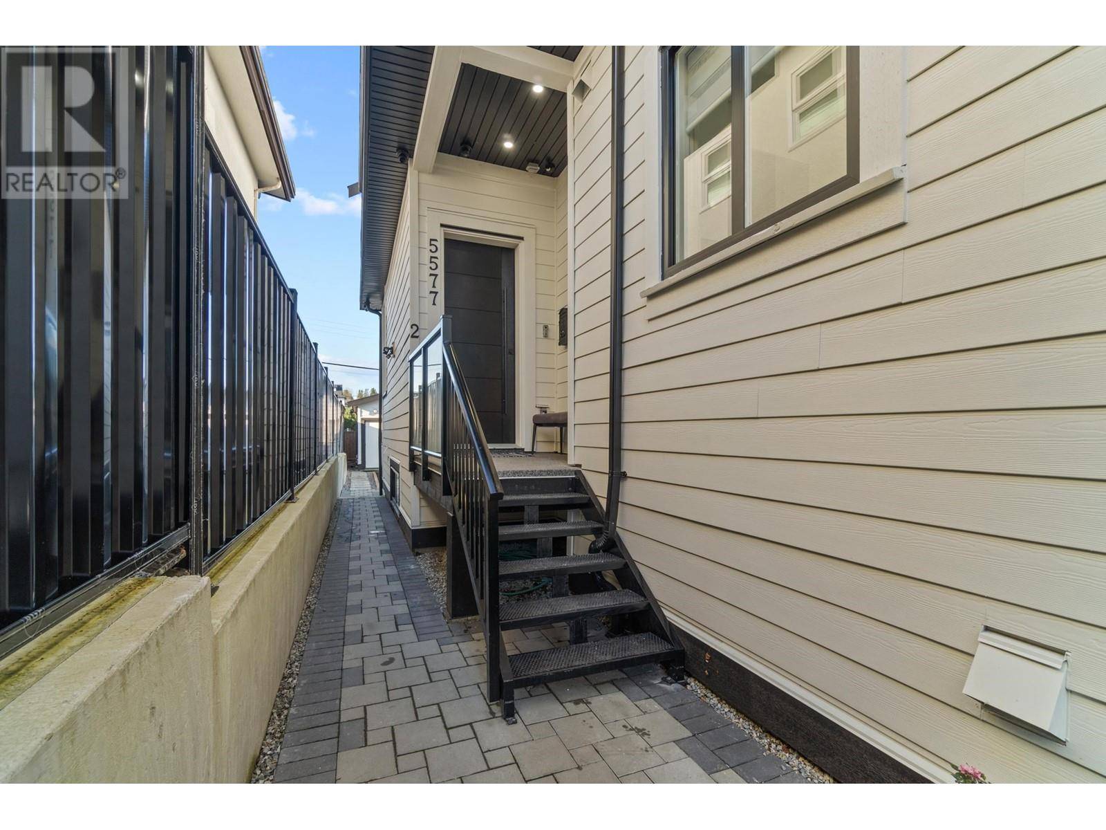 Vancouver, BC V5R4K6,5577 STAMFORD STREET