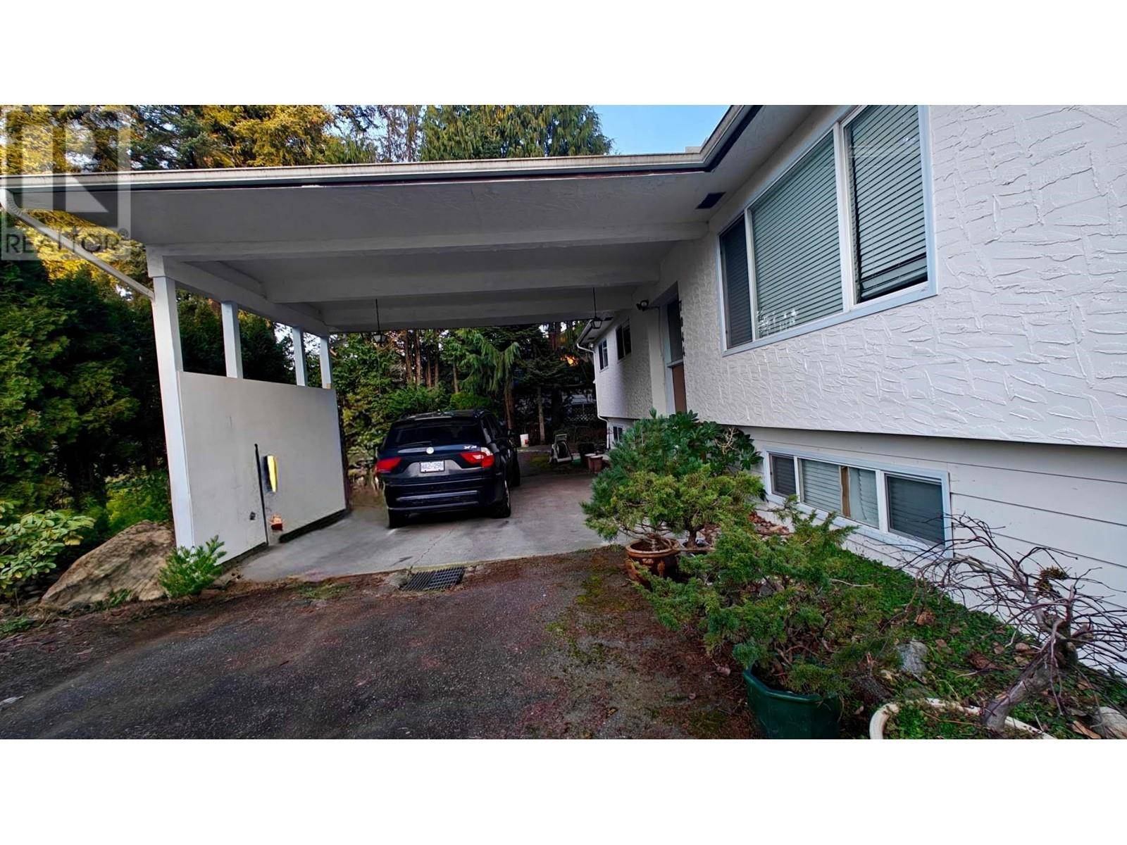 Burnaby, BC V5A1Y5,7044 FIELDING COURT