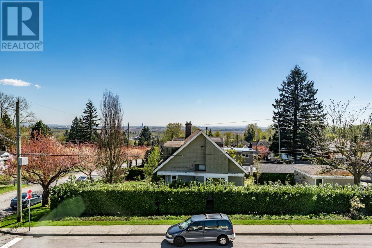 Burnaby, BC V5J2J9,3789 CLINTON STREET