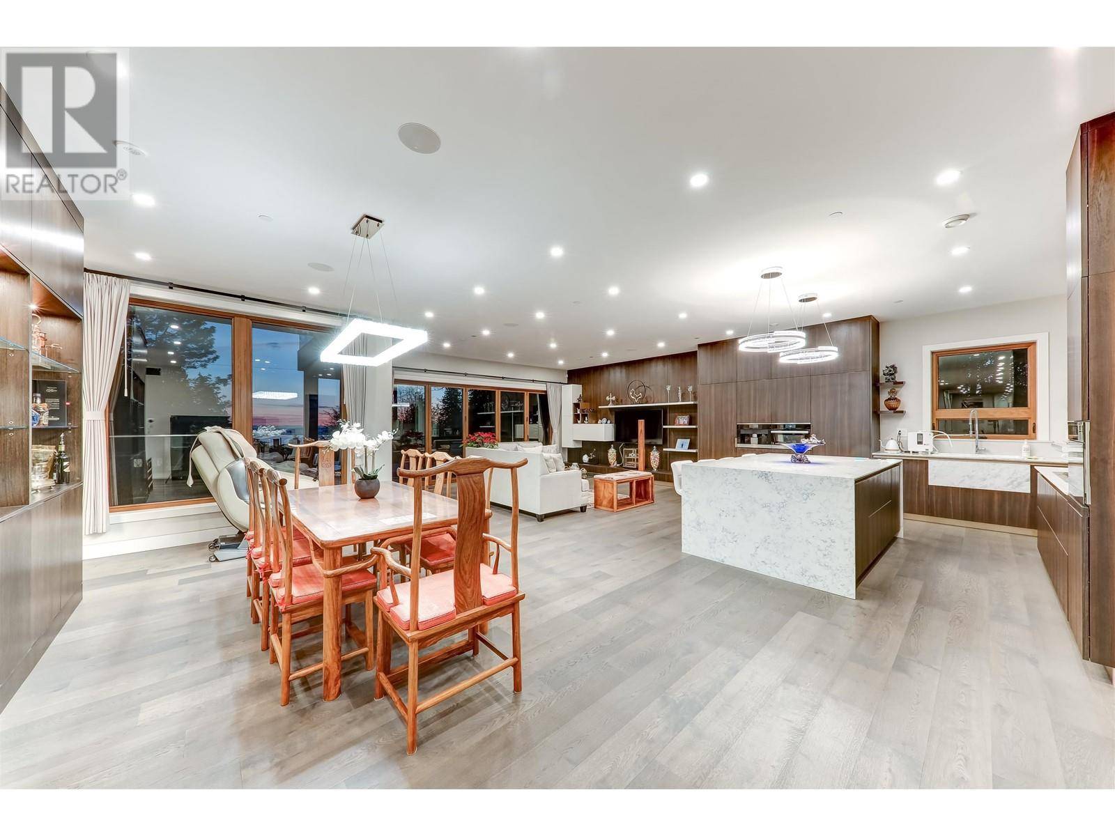 West Vancouver, BC V7T2J1,1497 QUEENS AVENUE