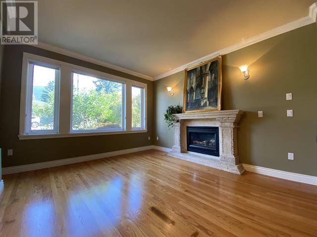 North Vancouver, BC V7N2M2,467 W KINGS ROAD
