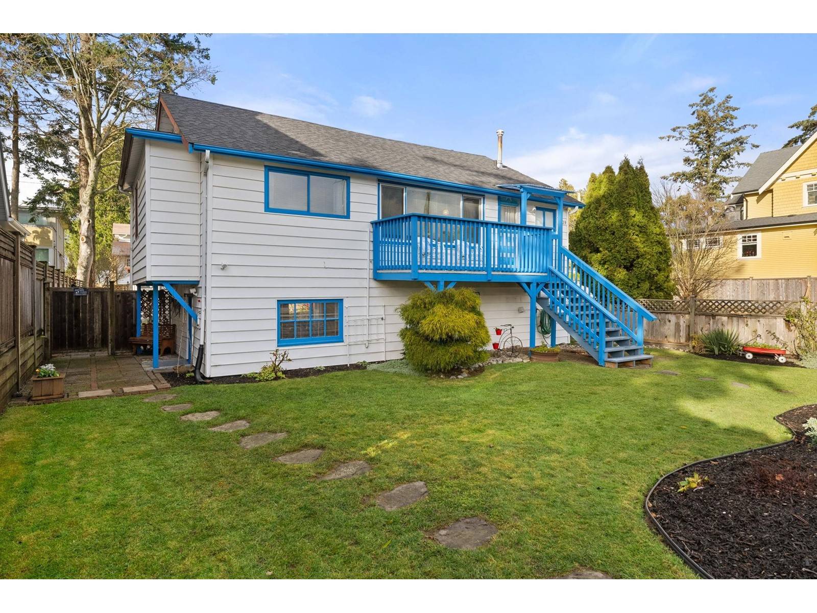 Surrey, BC V4A3G5,3009 MCBRIDE AVENUE