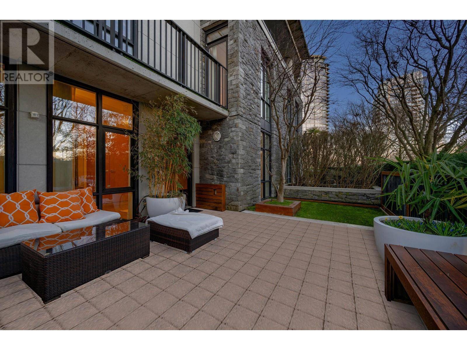 Vancouver, BC V6Z3E4,595 BEACH CRESCENT