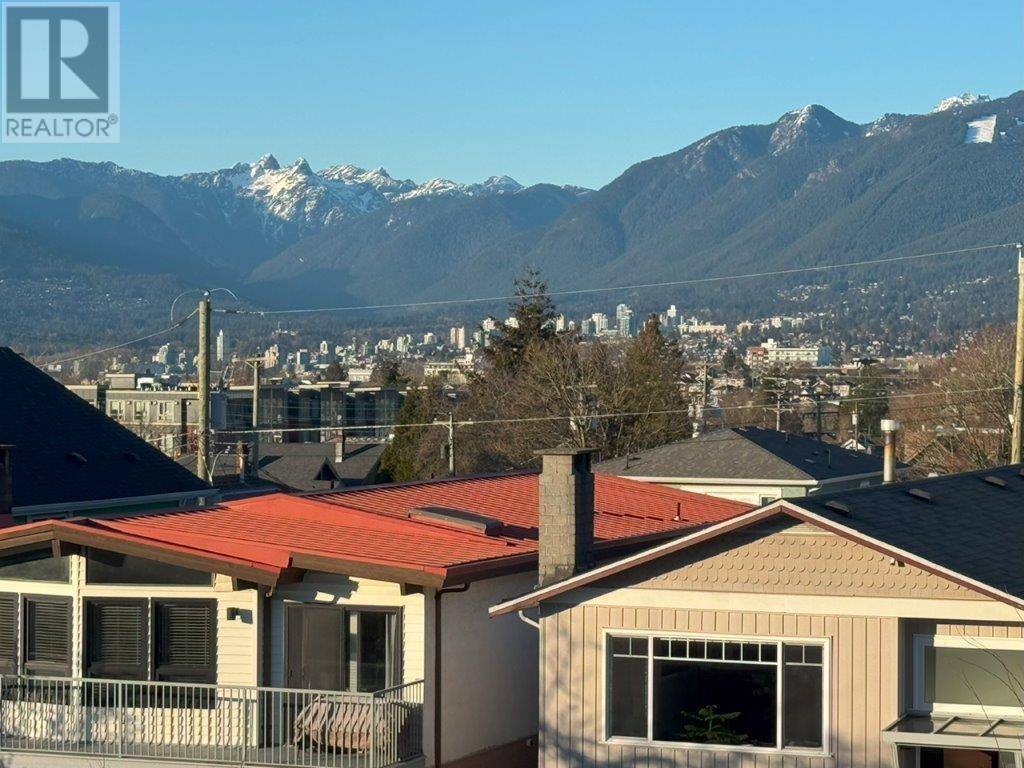 Vancouver, BC V5M1H8,2956 E 3RD AVENUE