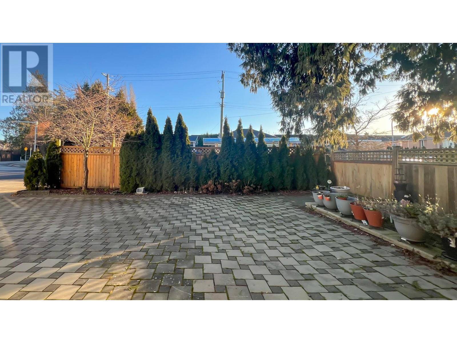 Richmond, BC V7E3B2,5811 MONCTON STREET