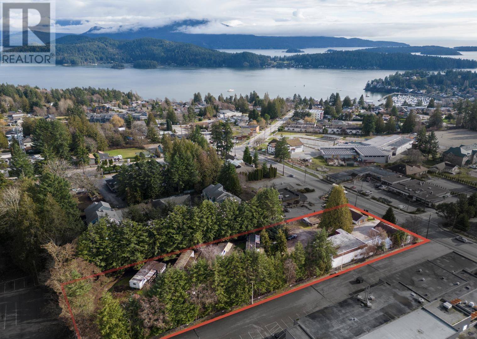 Gibsons, BC V0N2W1,826 GIBSONS WAY