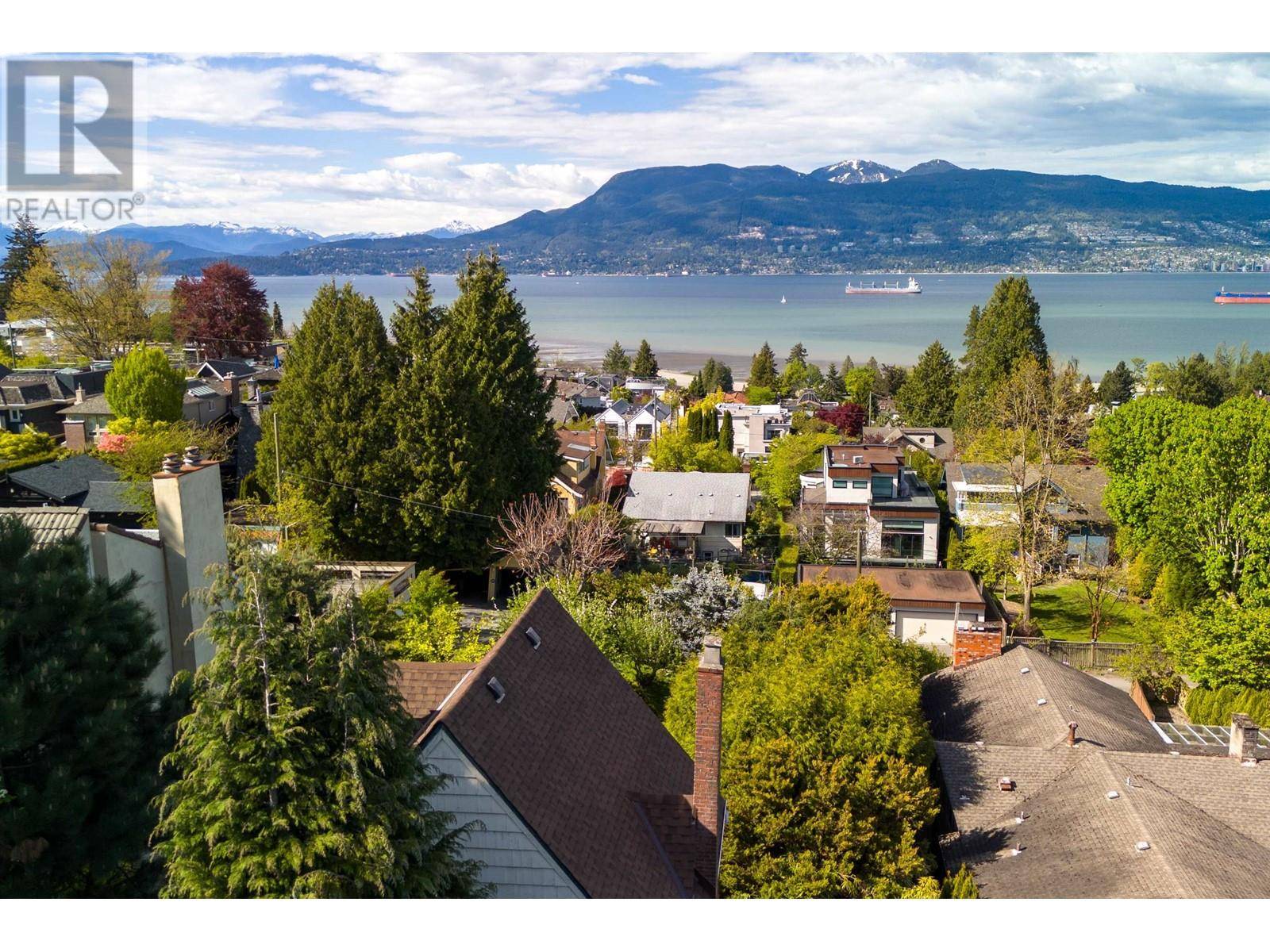 Vancouver, BC V6R1R4,4517 W 4TH AVENUE
