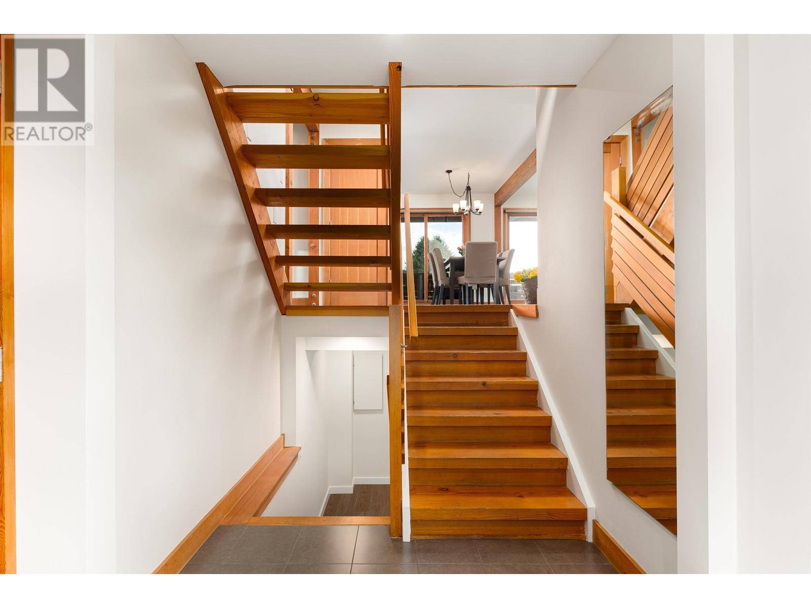 West Vancouver, BC V7V2H8,2436 MATHERS AVENUE