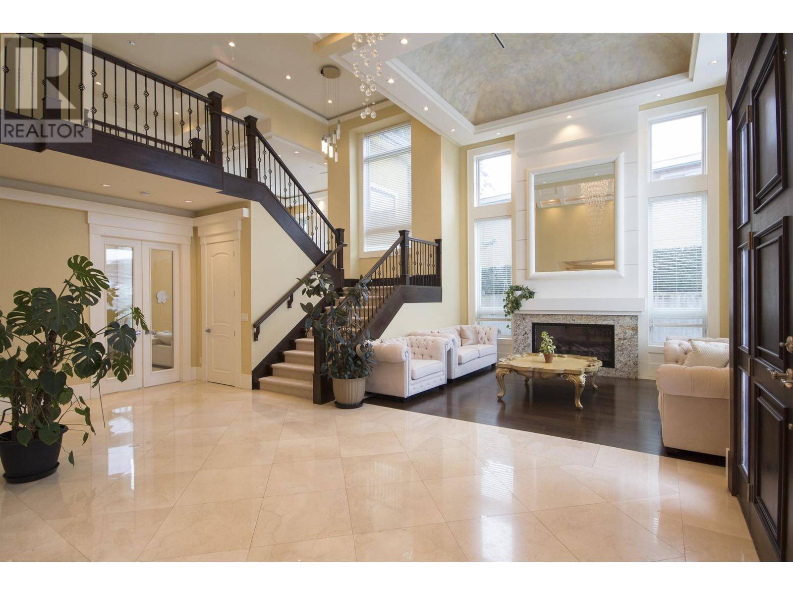 Richmond, BC V6Y1G7,7928 SUNNYHOLME CRESCENT