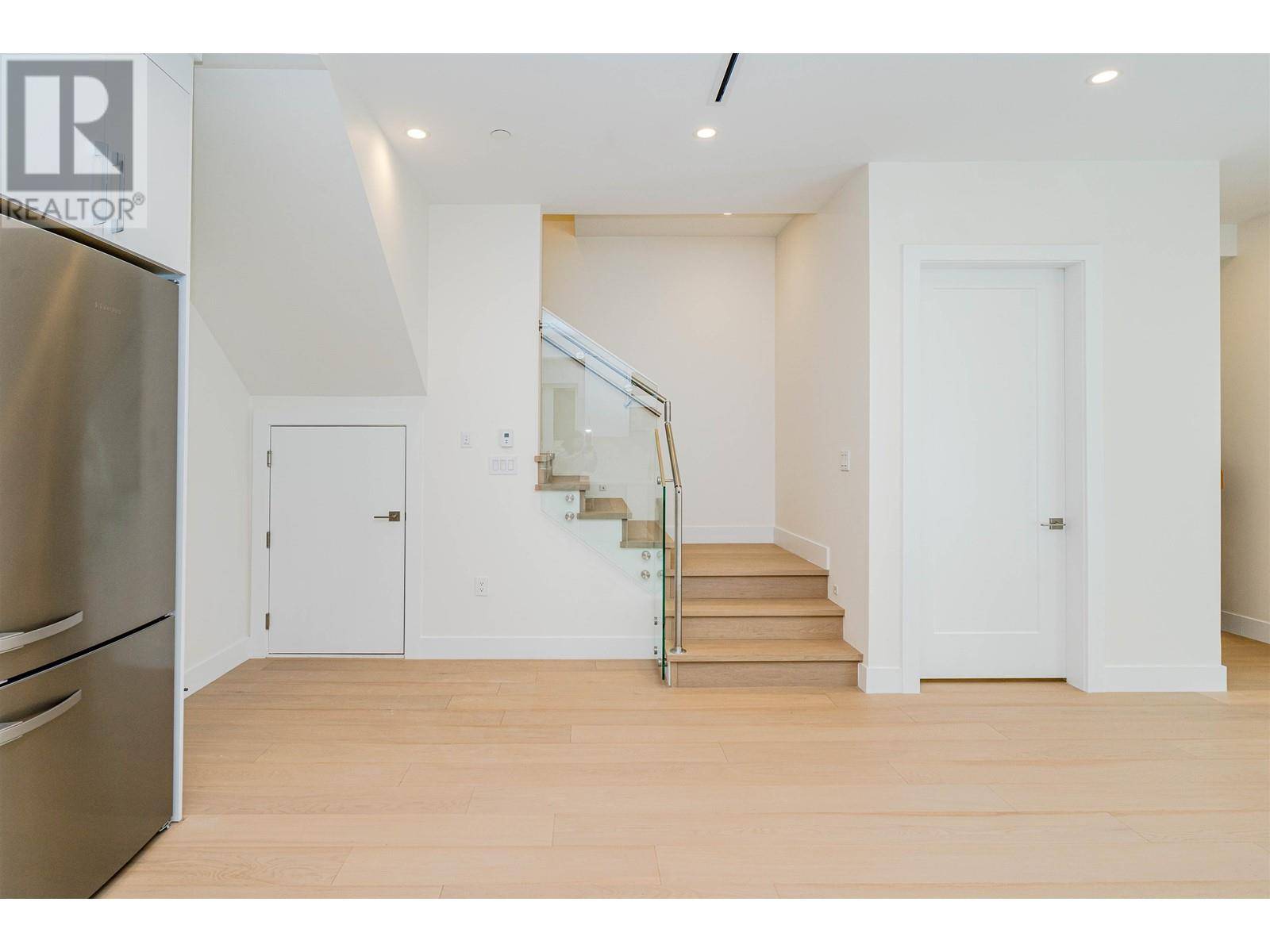 Vancouver, BC V6P4T5,8192 CARTIER STREET