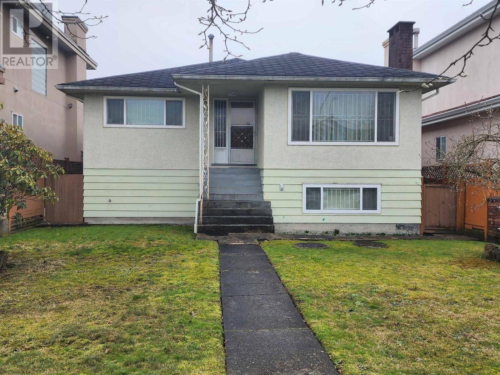 Vancouver, BC V5P1H8,2242 E 39TH AVENUE