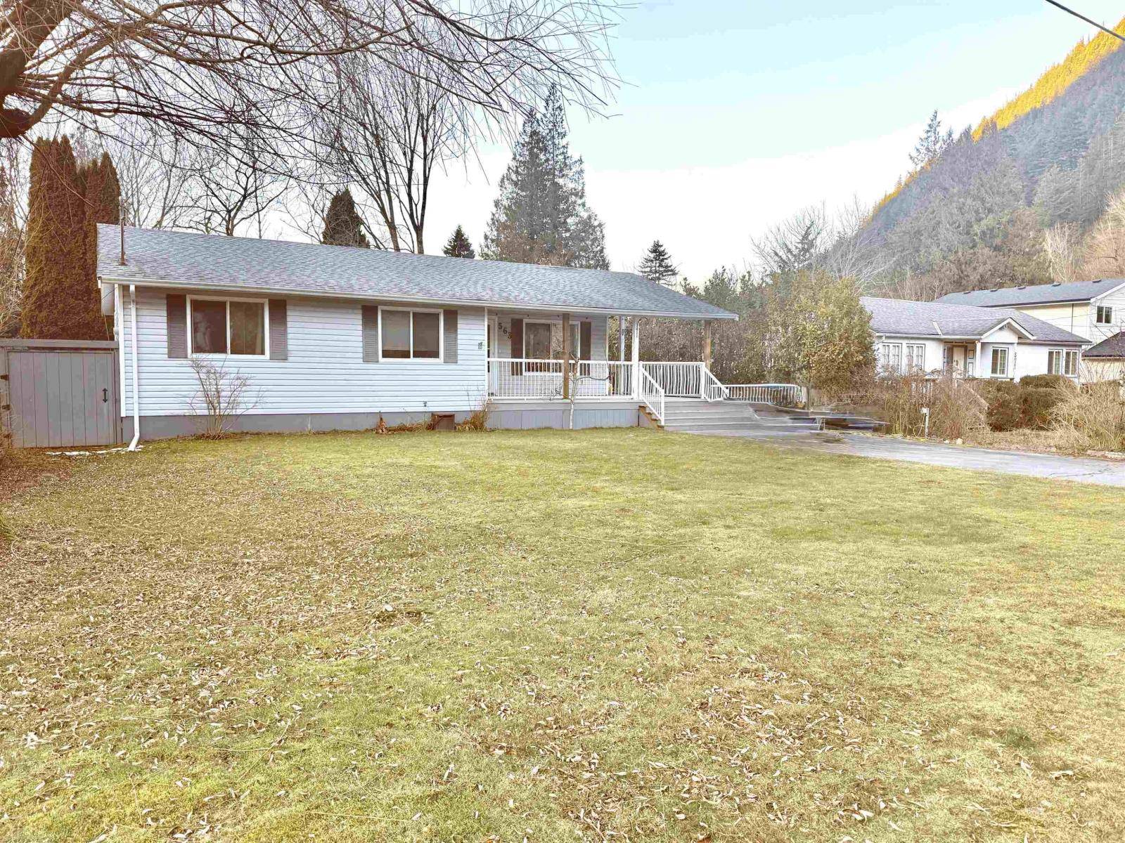 Harrison Hot Springs, BC V0M1K0,563 ECHO AVENUE|Harrison Hot Springs