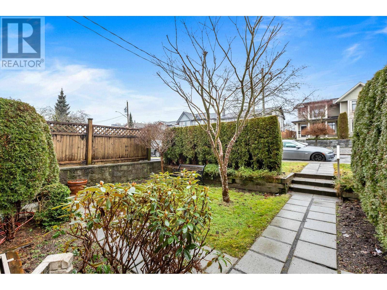 North Vancouver, BC V7L2H1,333 E 11TH STREET