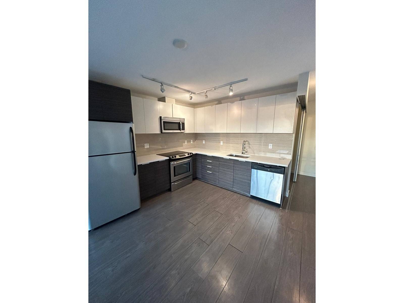 Surrey, BC V3T0K6,13303 CENTRAL #909