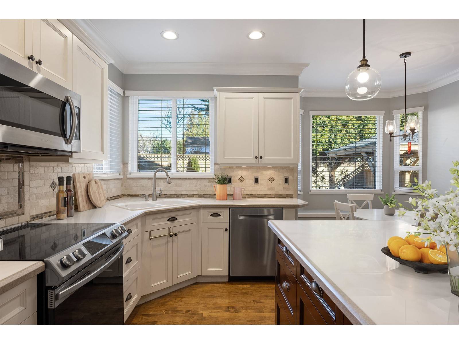 White Rock, BC V4B2Z6,14027 BLACKBURN AVENUE