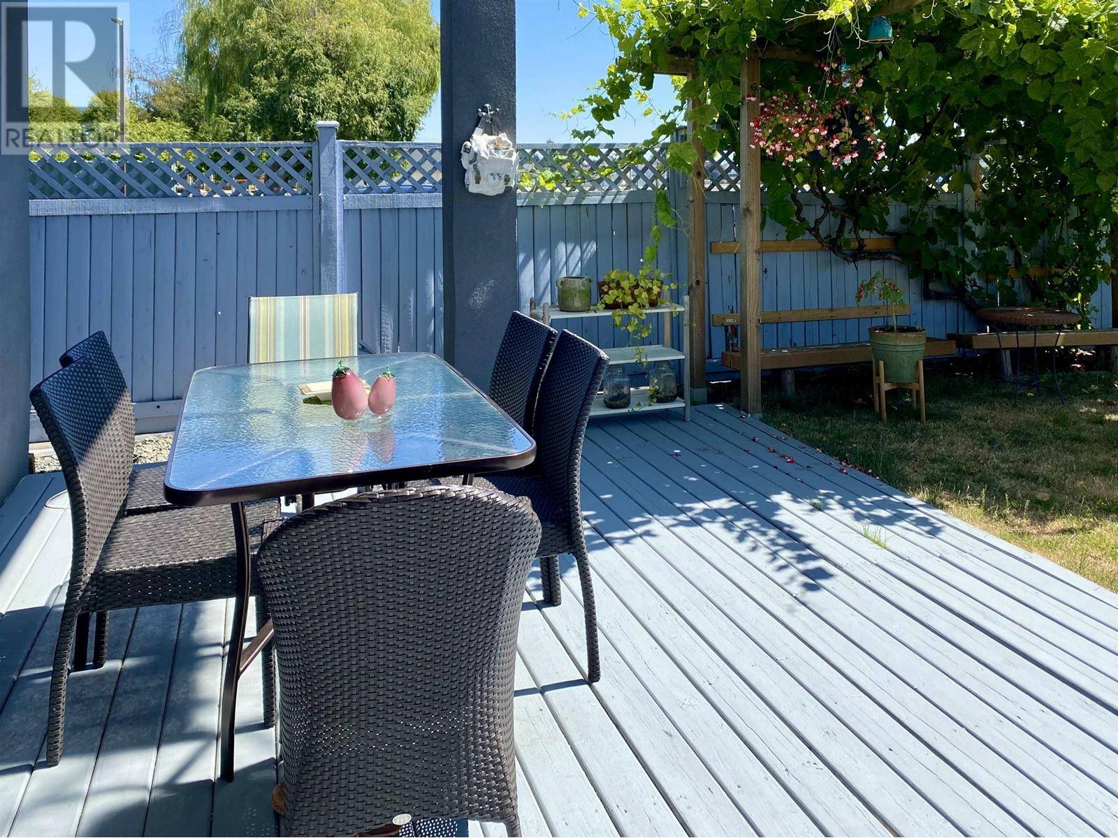 Richmond, BC V7E1H1,5228 WOODWARDS ROAD