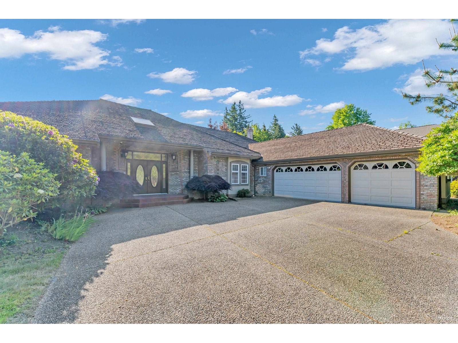 Surrey, BC V4P2J4,3108 141 STREET