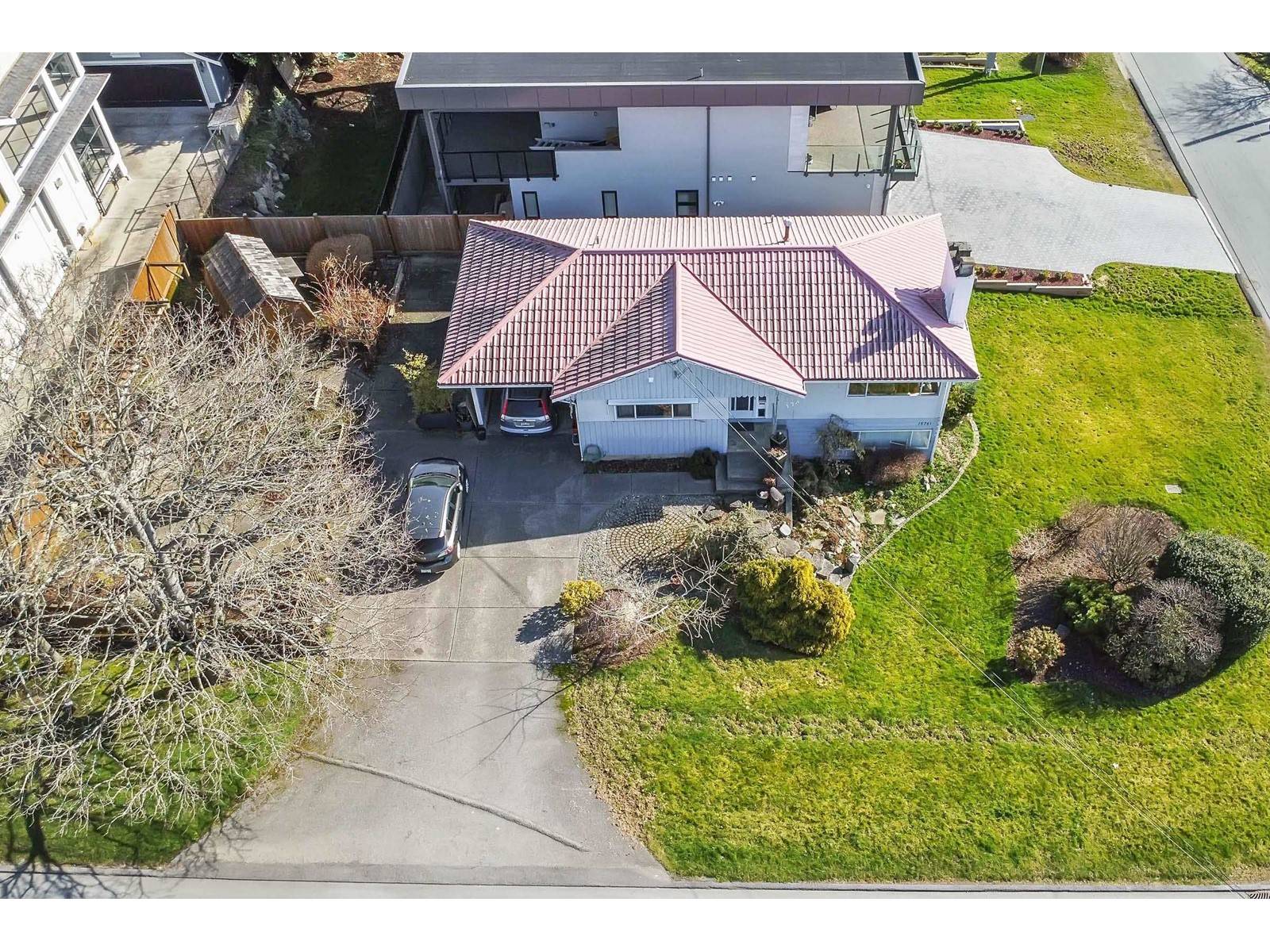 White Rock, BC V4B1W4,15761 CLIFF AVENUE