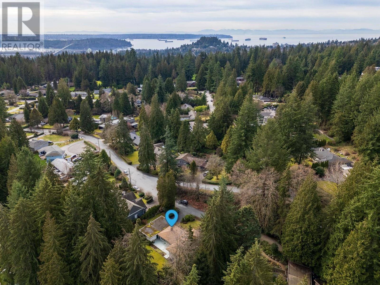 West Vancouver, BC V7S1J8,350 ST JAMES CRESCENT