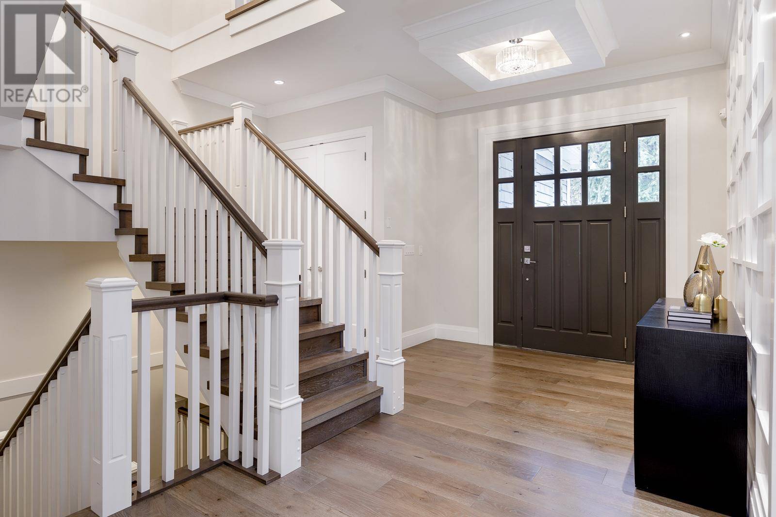 North Vancouver, BC V7R1M1,1393 GREENBRIAR WAY