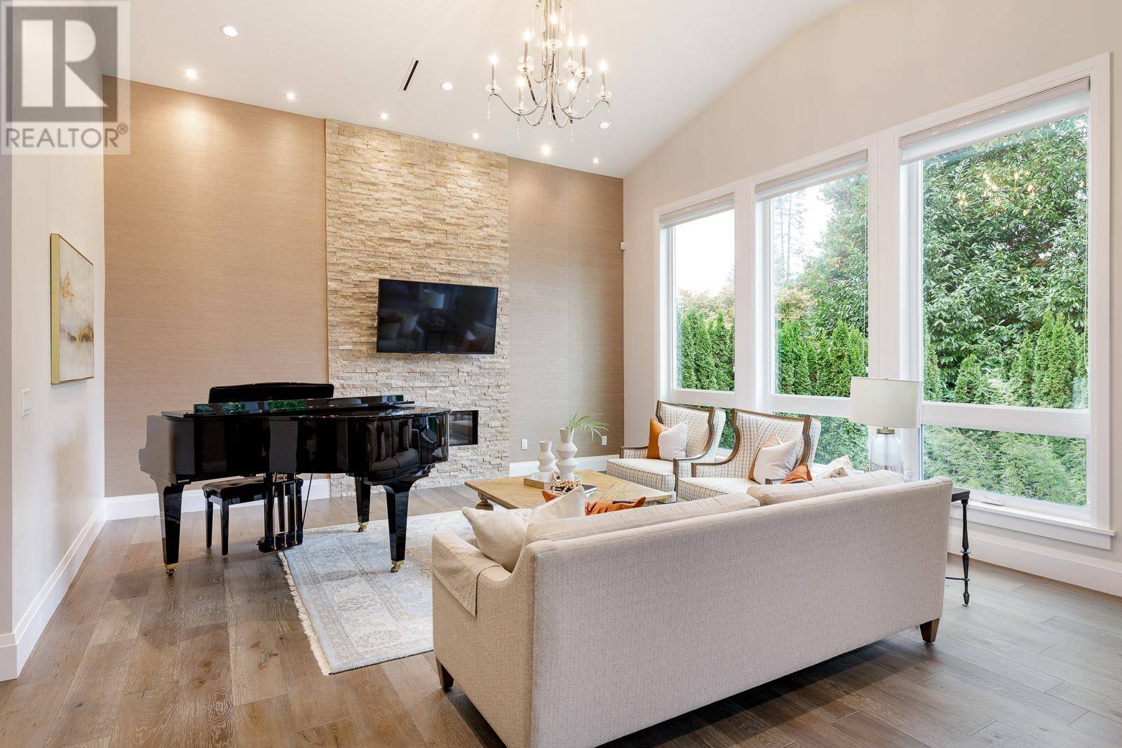 North Vancouver, BC V7R1M1,1393 GREENBRIAR WAY