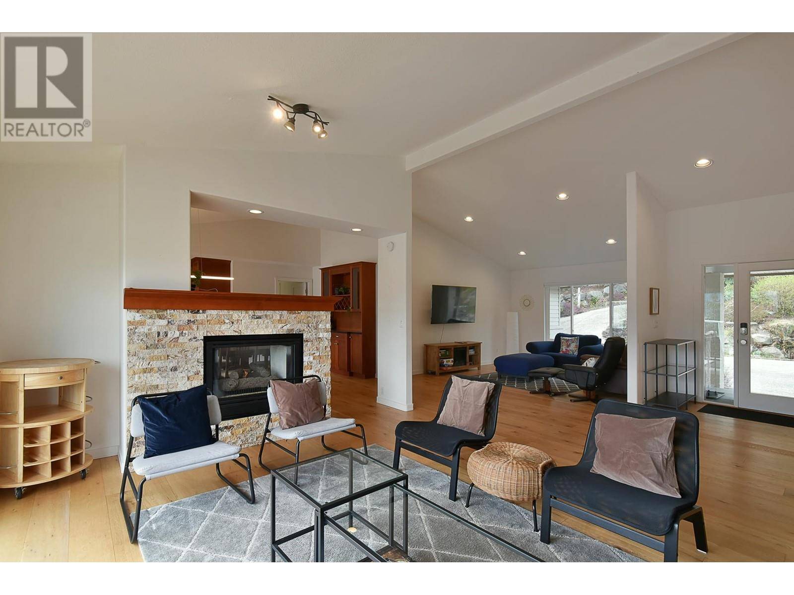 Sechelt, BC V7Z0P8,6274 FAIRWAY AVENUE