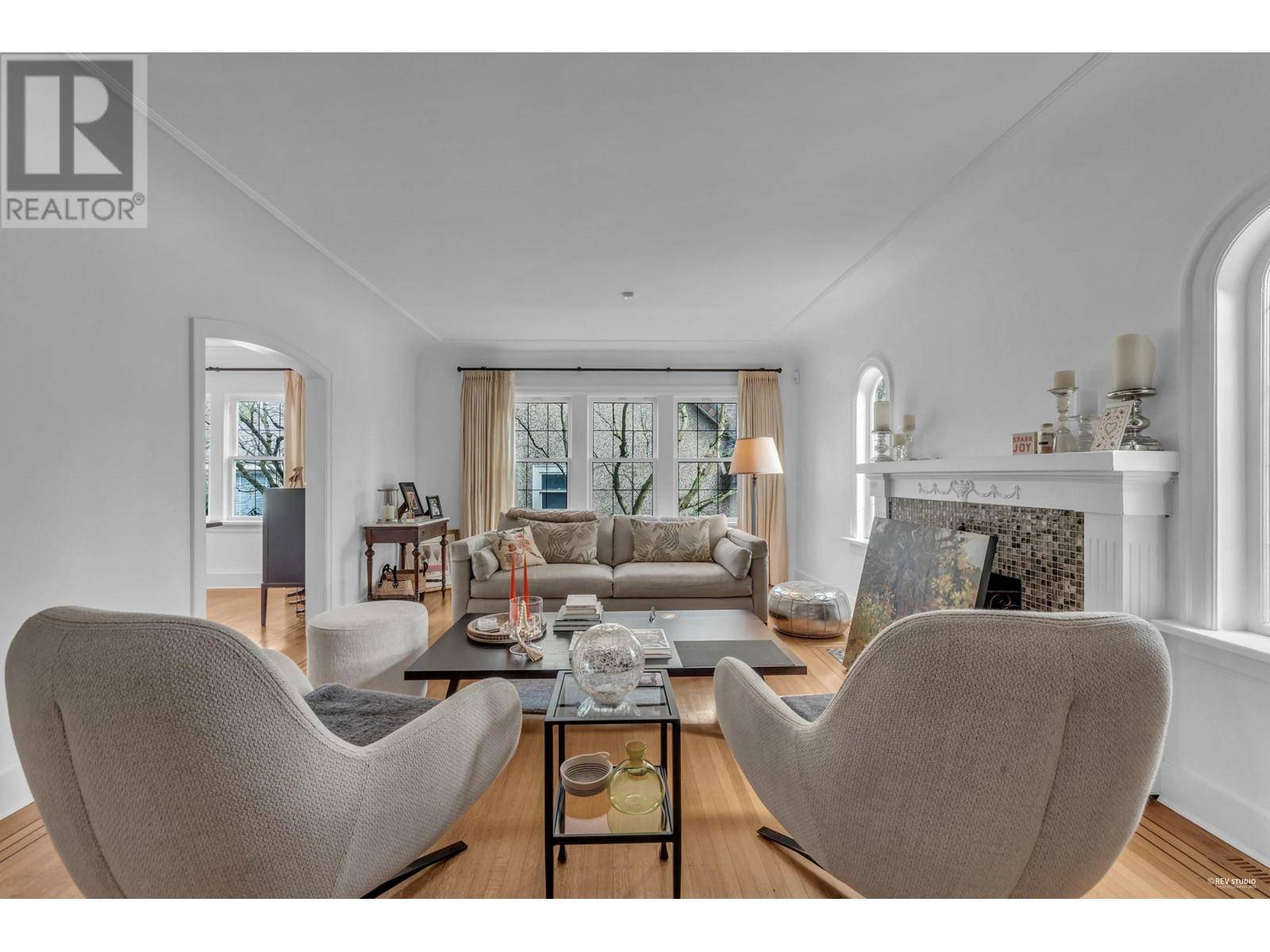 Vancouver, BC V5Y2H2,295 W 23RD AVENUE