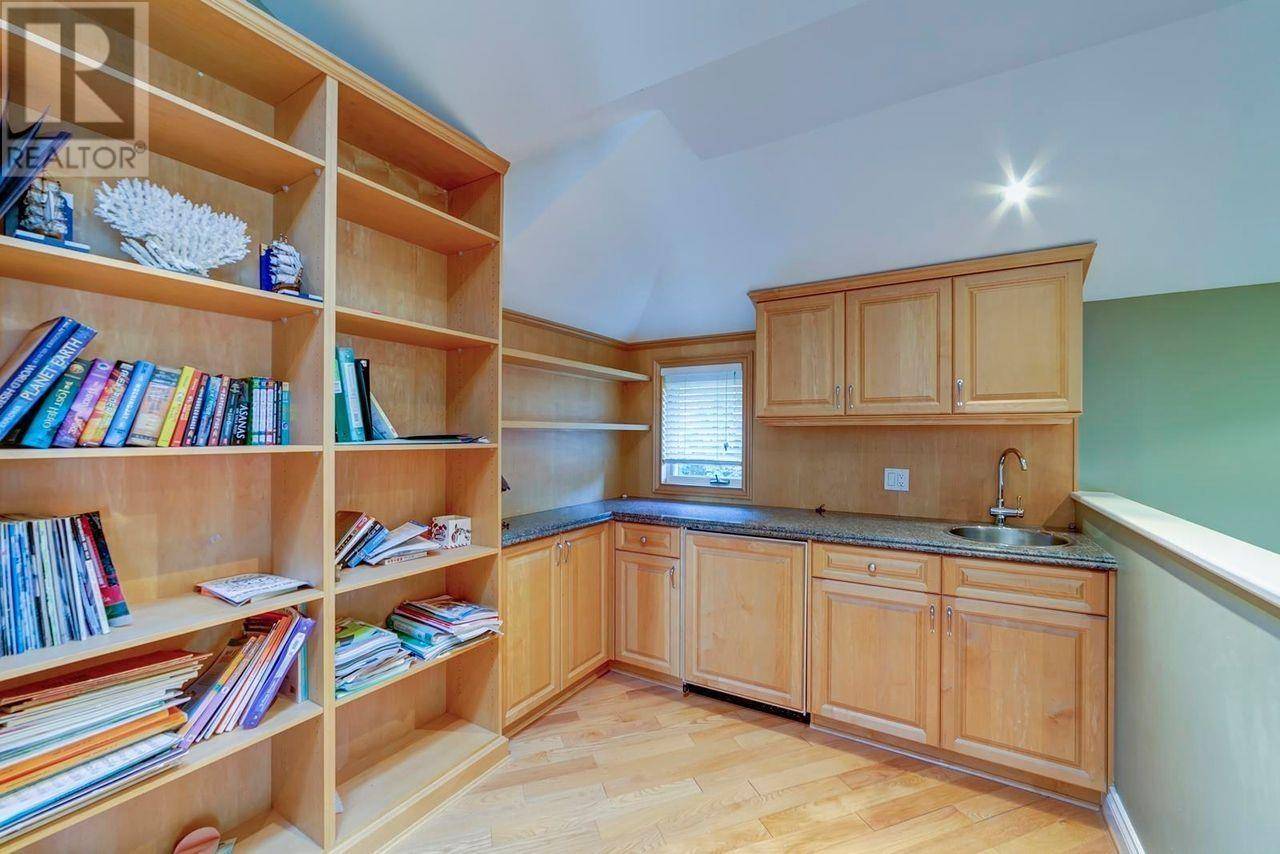 West Vancouver, BC V7S2Z5,2336 WESTHILL DRIVE