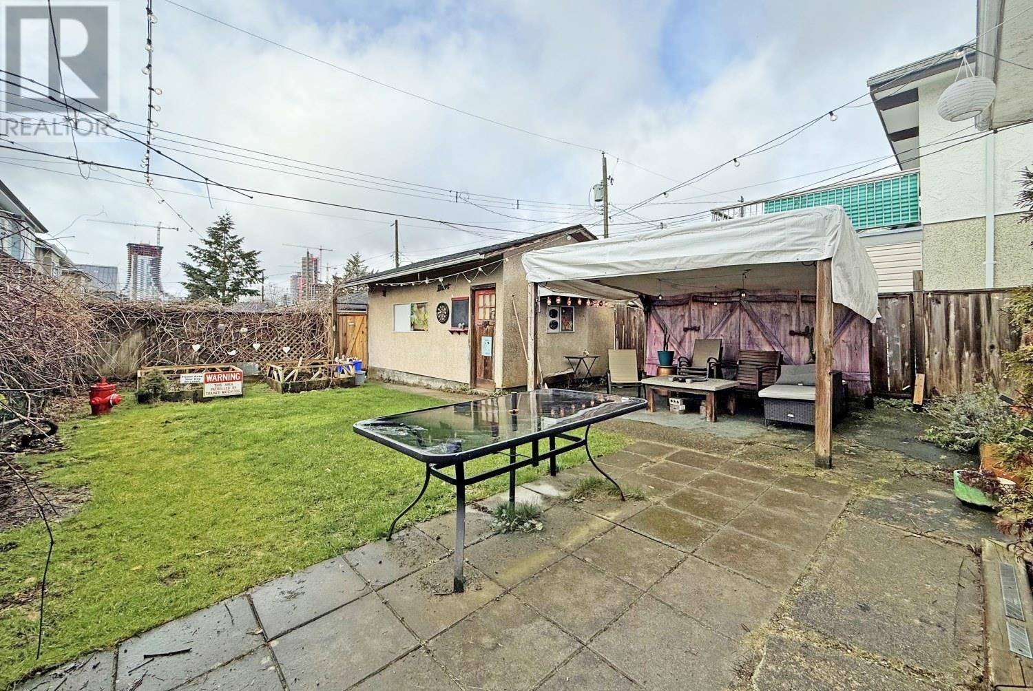 Vancouver, BC V5W2M1,5945 ONTARIO STREET