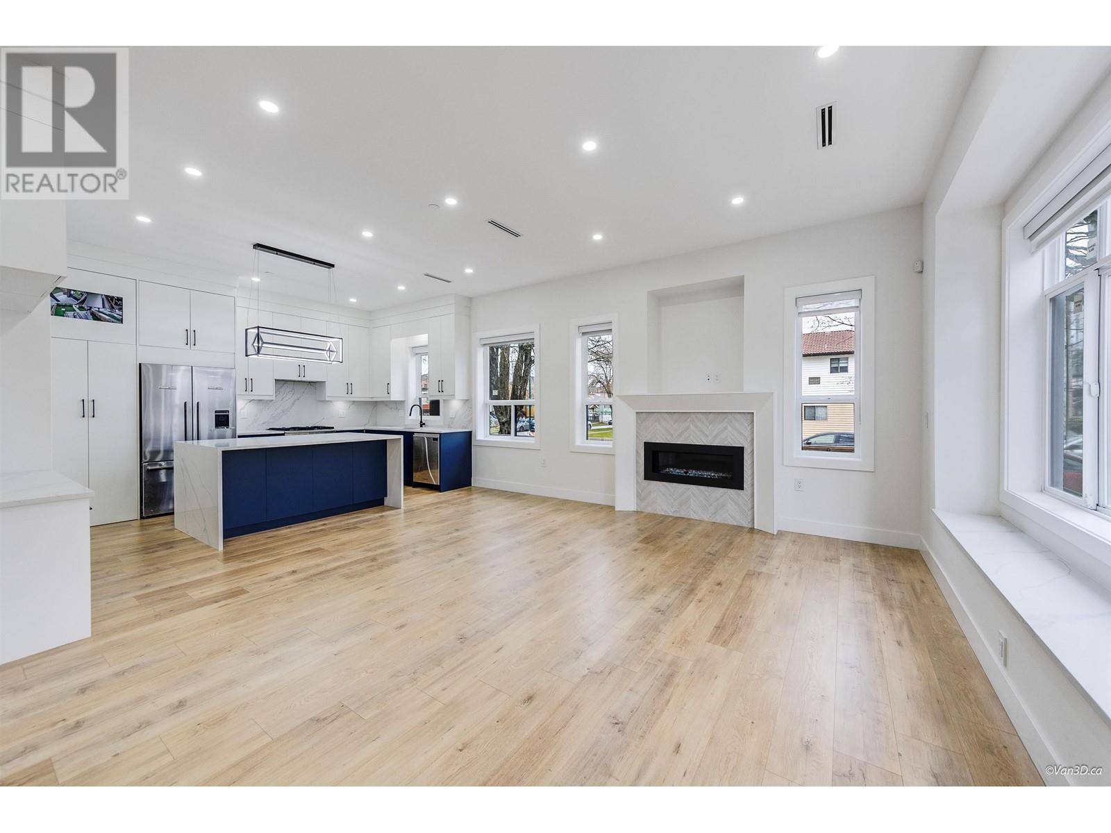 Vancouver, BC V5M2N4,2995 E 17TH AVENUE