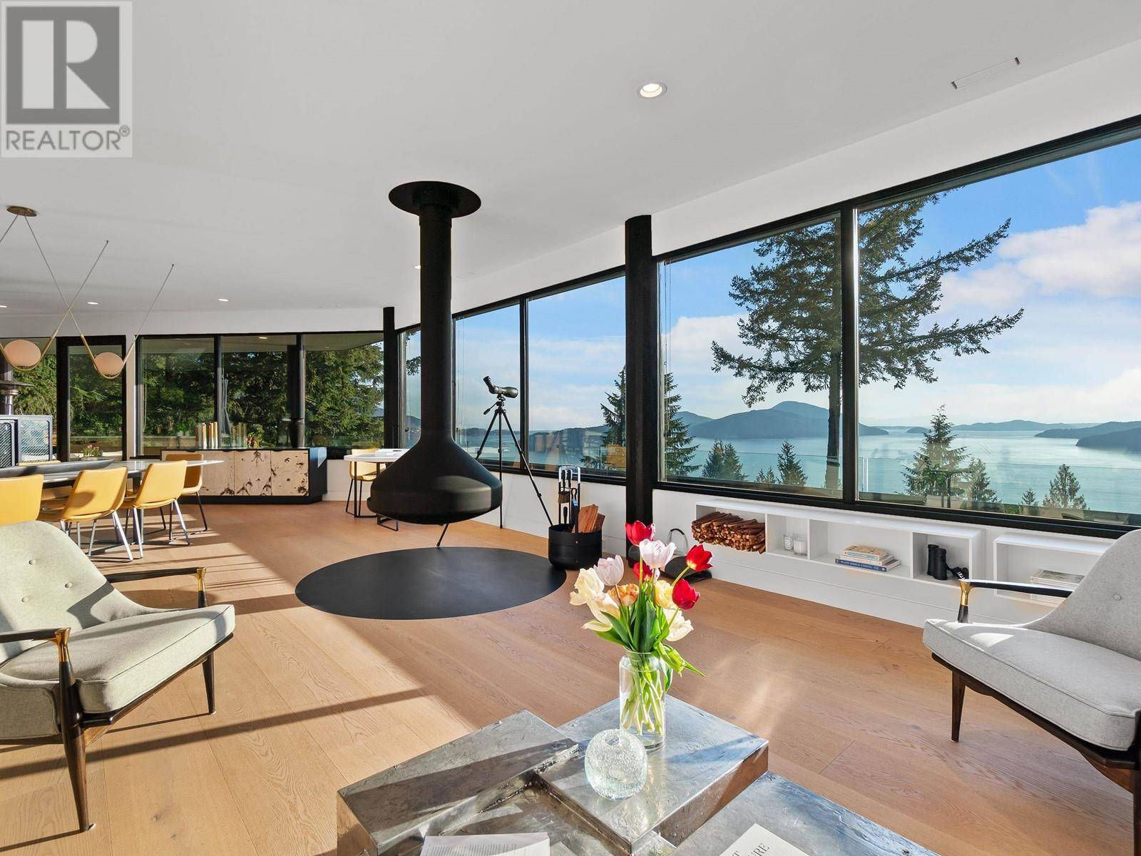 Lions Bay, BC V0N2E0,168 SUNSET DRIVE