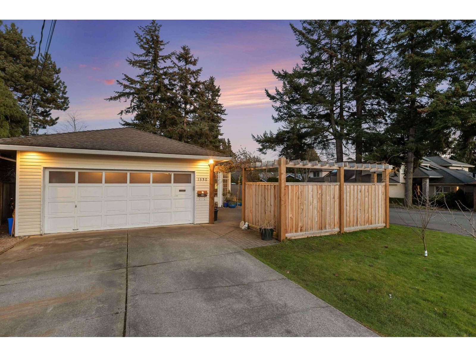 White Rock, BC V4B3J2,1530 CORY ROAD