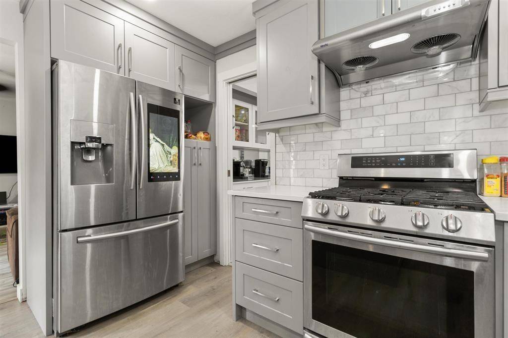 Abbotsford, BC V2T4Z1,32762 ESQUIMALT TERRACE