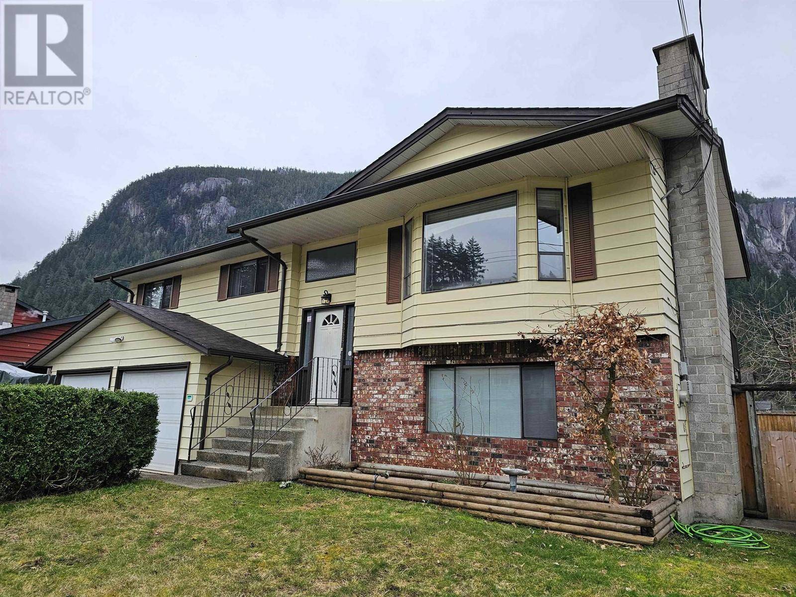 Squamish, BC V8B0W6,38336 WESTWAY AVENUE