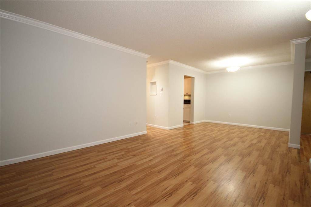 Surrey, BC V3R8T5,10698 151A #110