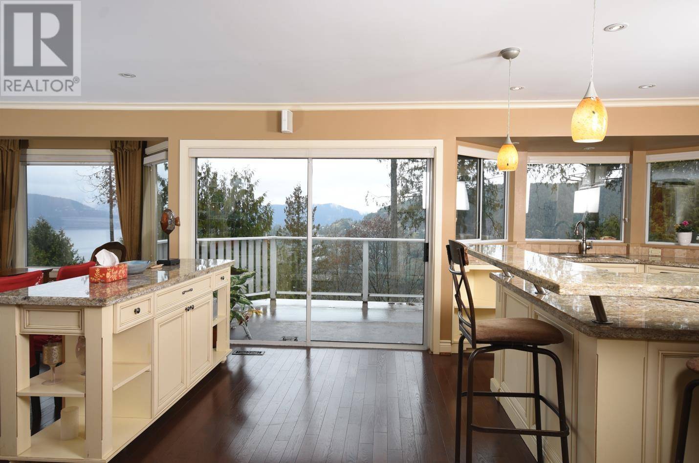 West Vancouver, BC V7W3A7,5339 MONTE BRE CRESCENT