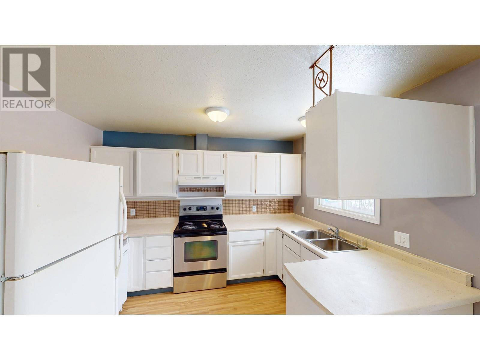 Hudsons Hope, BC V0C1V0,10109 MACINTOSH CRESCENT