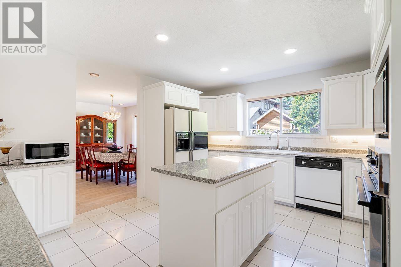 Vancouver, BC V6N3B7,3513 W 40TH AVENUE