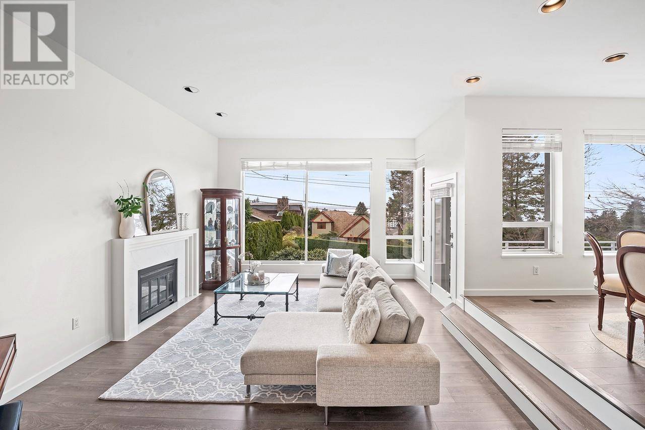 West Vancouver, BC V7V2E1,2135 LAWSON AVENUE