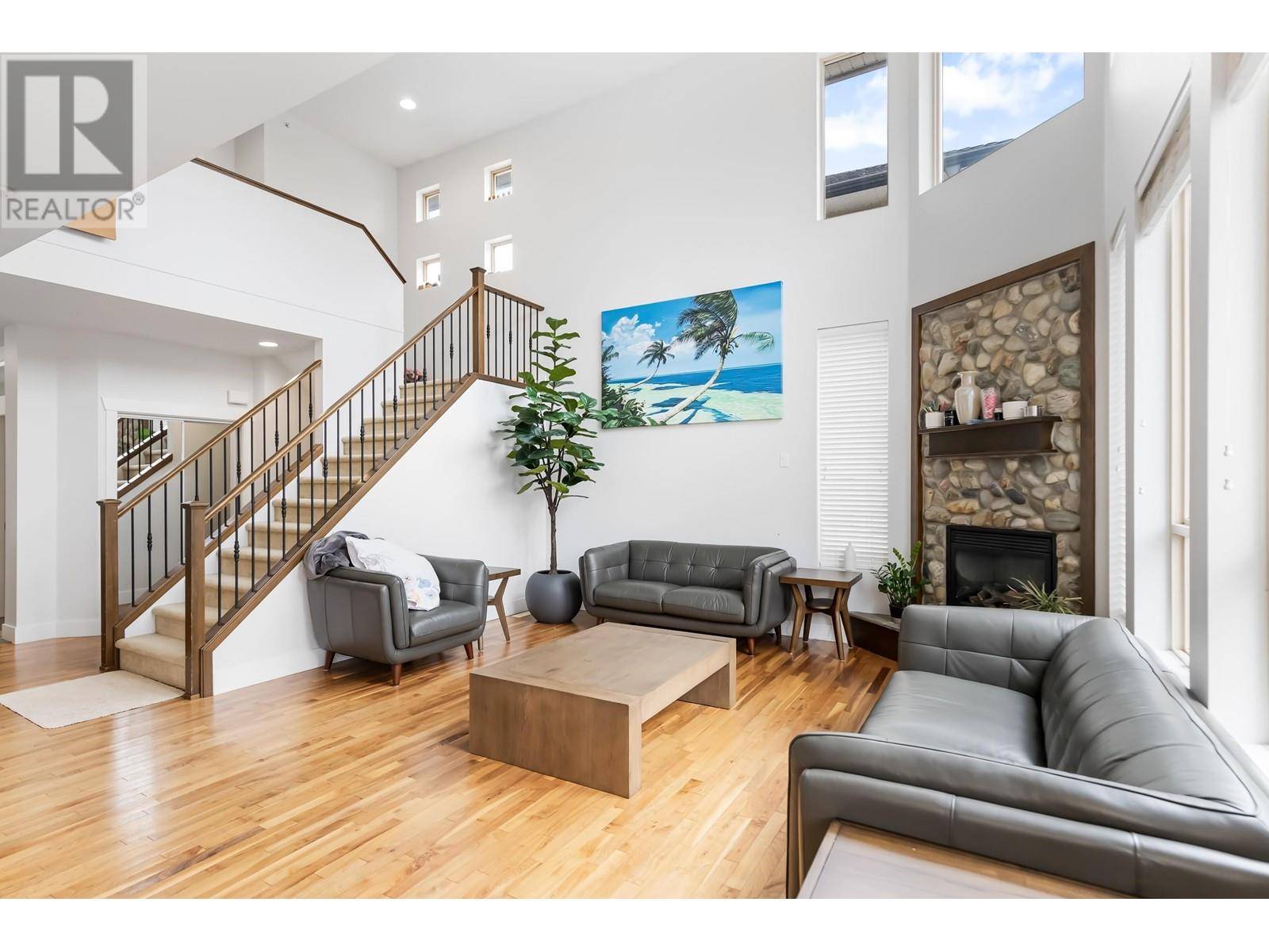 Maple Ridge, BC V2W0A5,24763 MCCLURE DRIVE