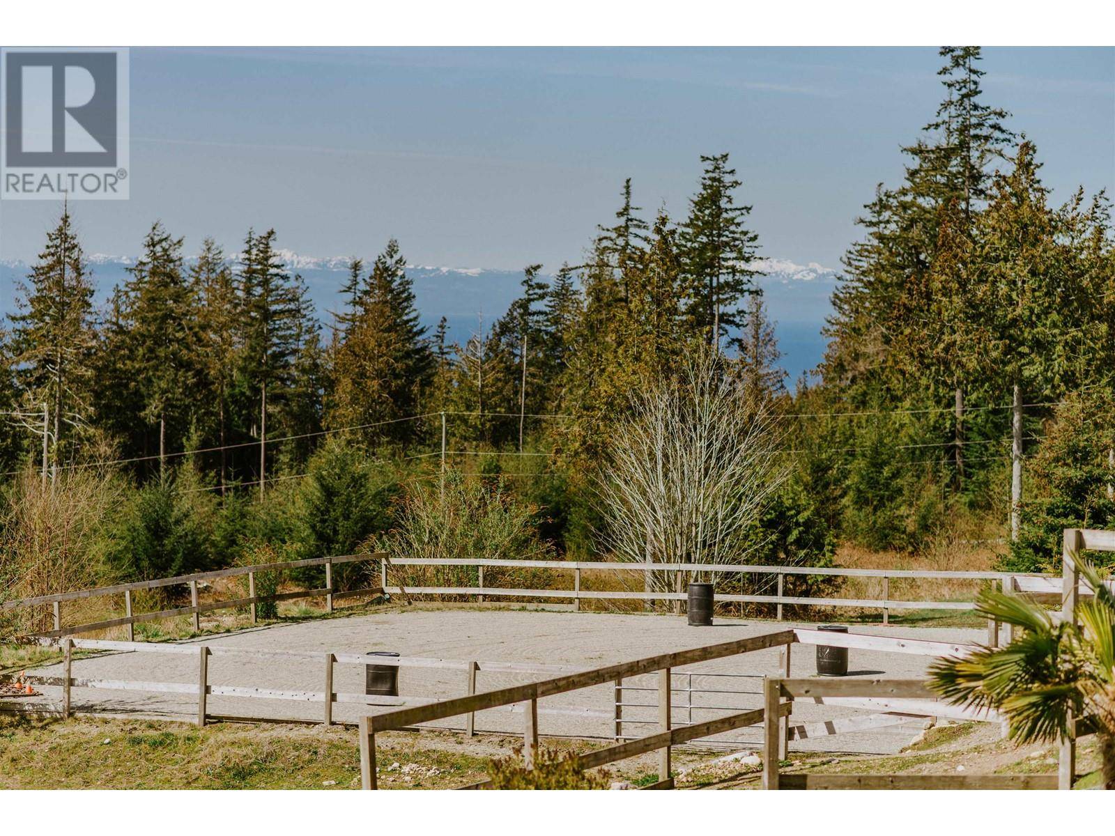 Roberts Creek, BC V0N2W5,2247 PIXTON ROAD