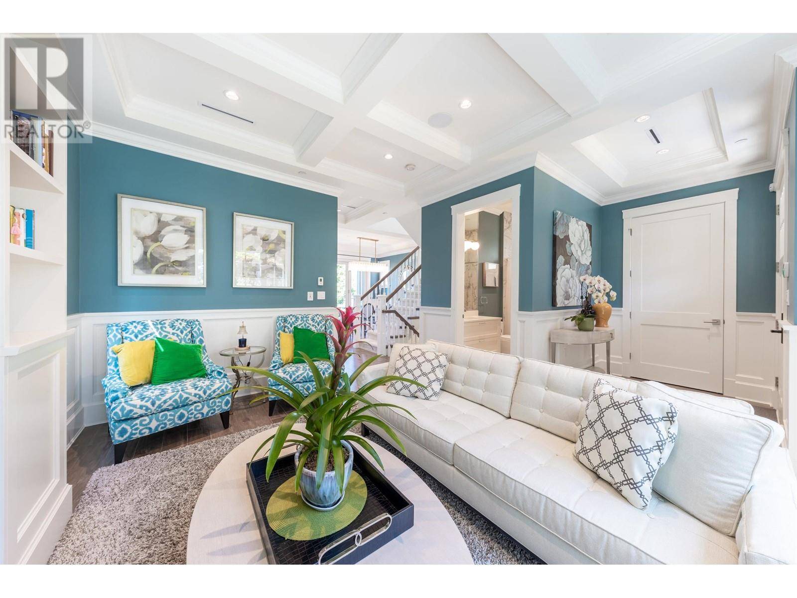 Vancouver, BC V6R2S7,3755 W 13TH AVENUE